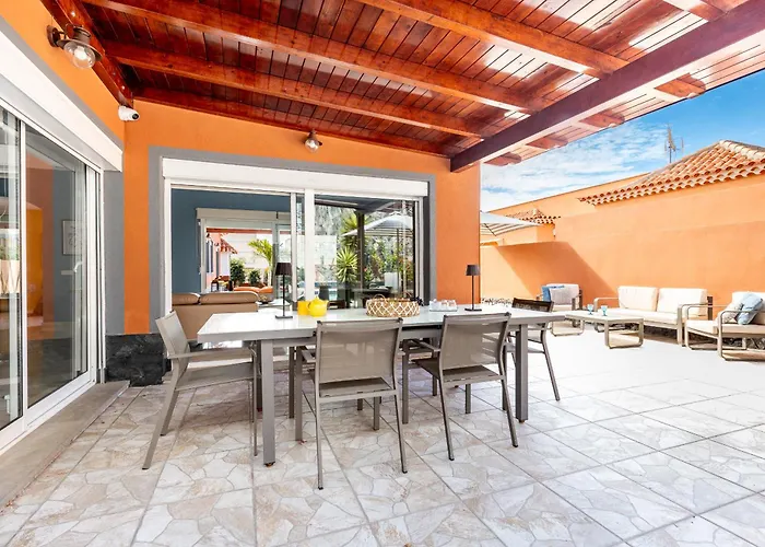 Cornelia Вілла Адехе