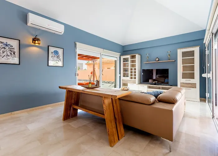 Cornelia Вілла Адехе